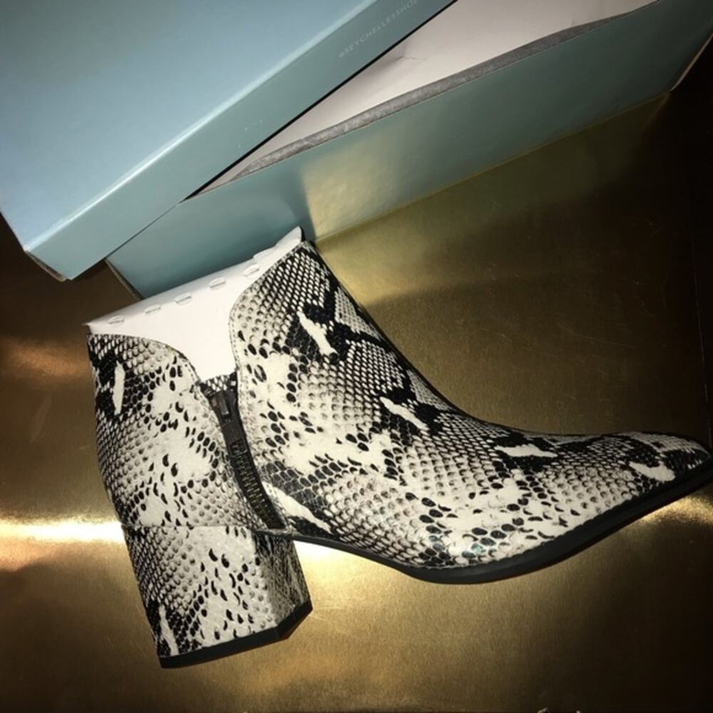 Seychelles chaparrals booties boots